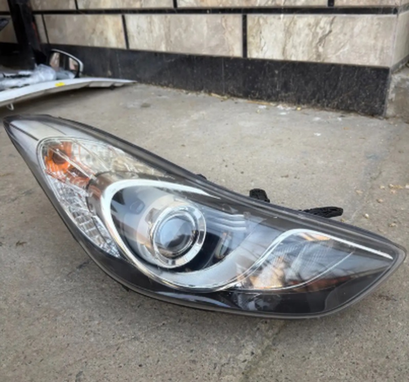 Фар для Hyundai Avante MD пассажирский